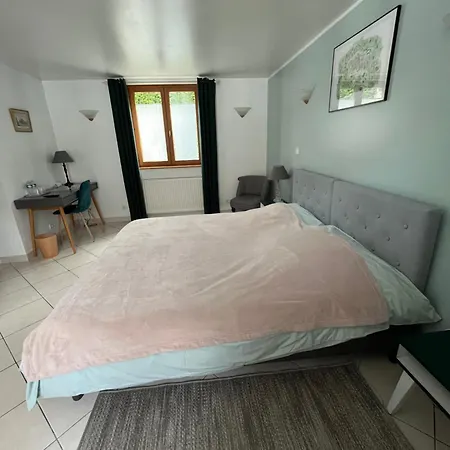 לינה וארוחת בוקר La Ferme De La Place