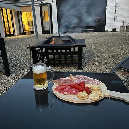 La Ferme De La Place Frühstückspension Bouvines